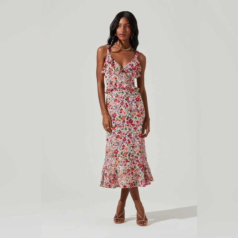 ASTR Wildflower Midi Dress In Red Floral - Picture 2 of 9